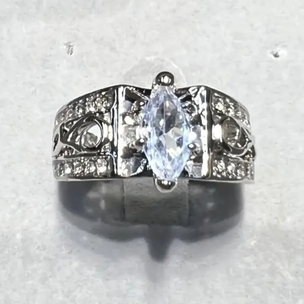 Diamond horse eye double layered diamond wedding ring